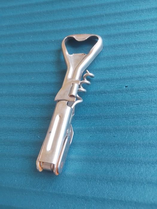 Стара отварачка за бутилки, консерви, тирбушон и др.