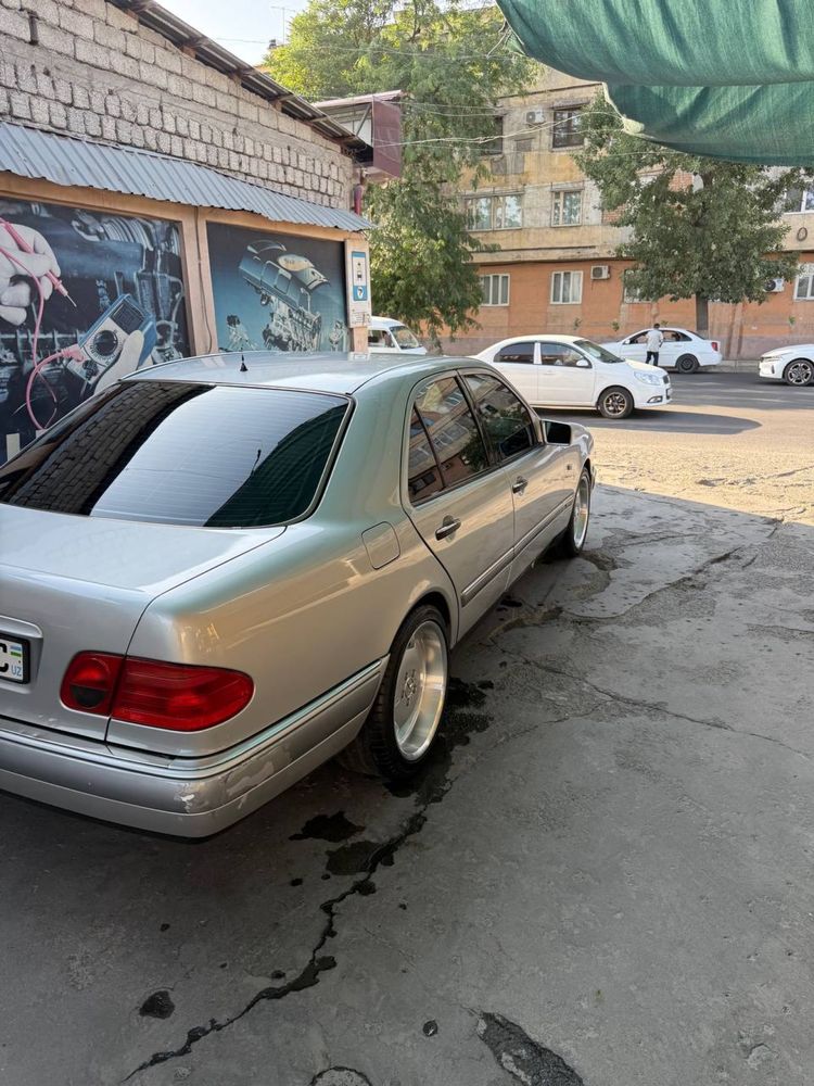 Mercedes benz 210 elegant