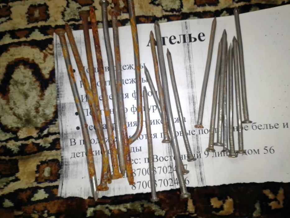 Продам гвозди БУ 150,100. В отличном состоянии