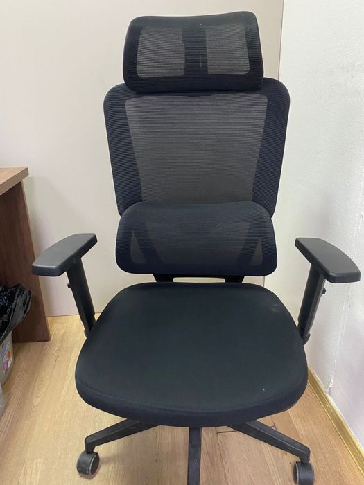 Продам офисные креслы