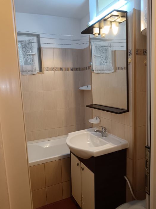 Închiriez apartament cu doua camere