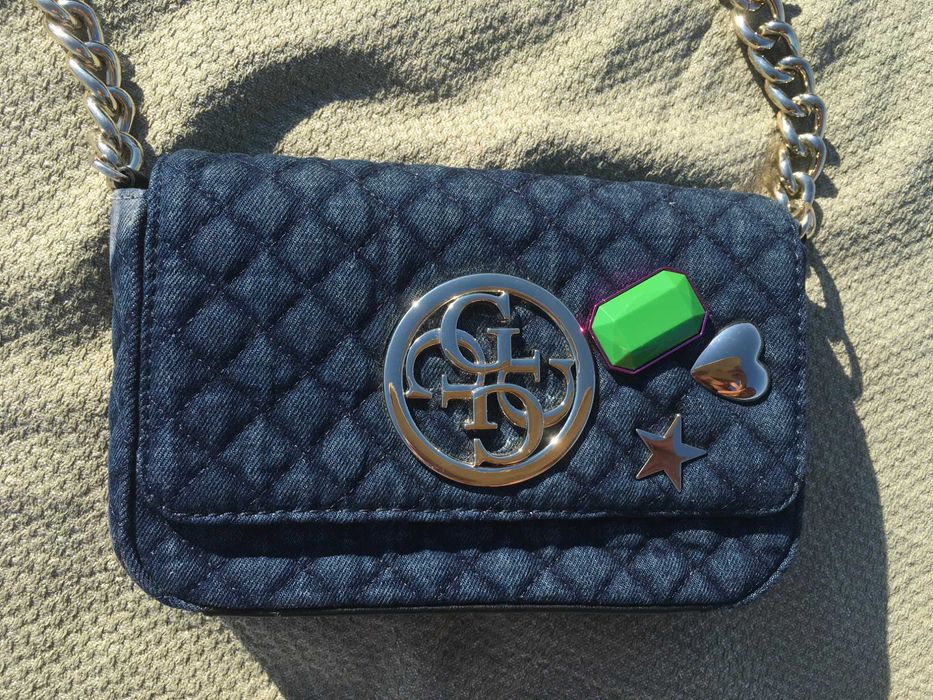 GUESS чанта с камъни