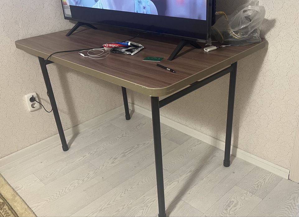 Продаю столик маленький