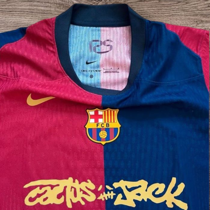 Tricou Barcelona × Travis Scott