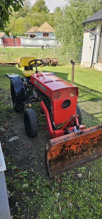 Tractor Agria cu lamă de zăpadă.