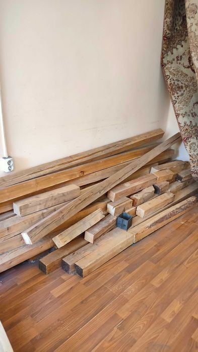 Продаются брусы 9×9. Лиственница высушенная.
