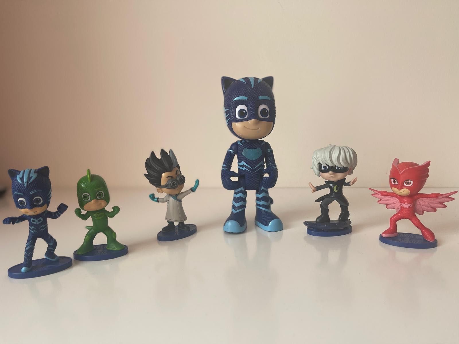 Figurine , eroii in pijama , stare foarte buna