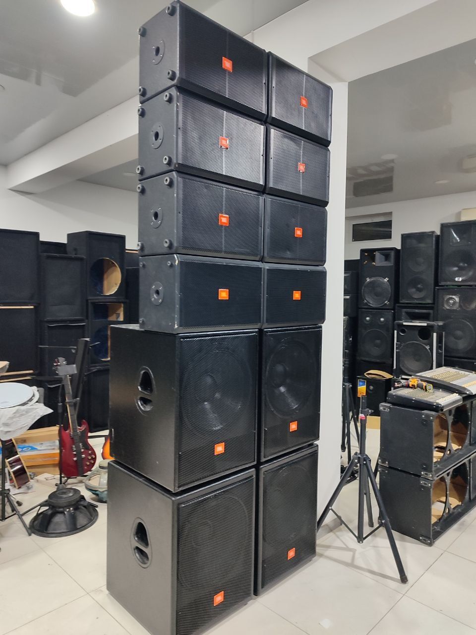 Микшеры Dynacord усилители акустика Yamaha Craaft разных марок.