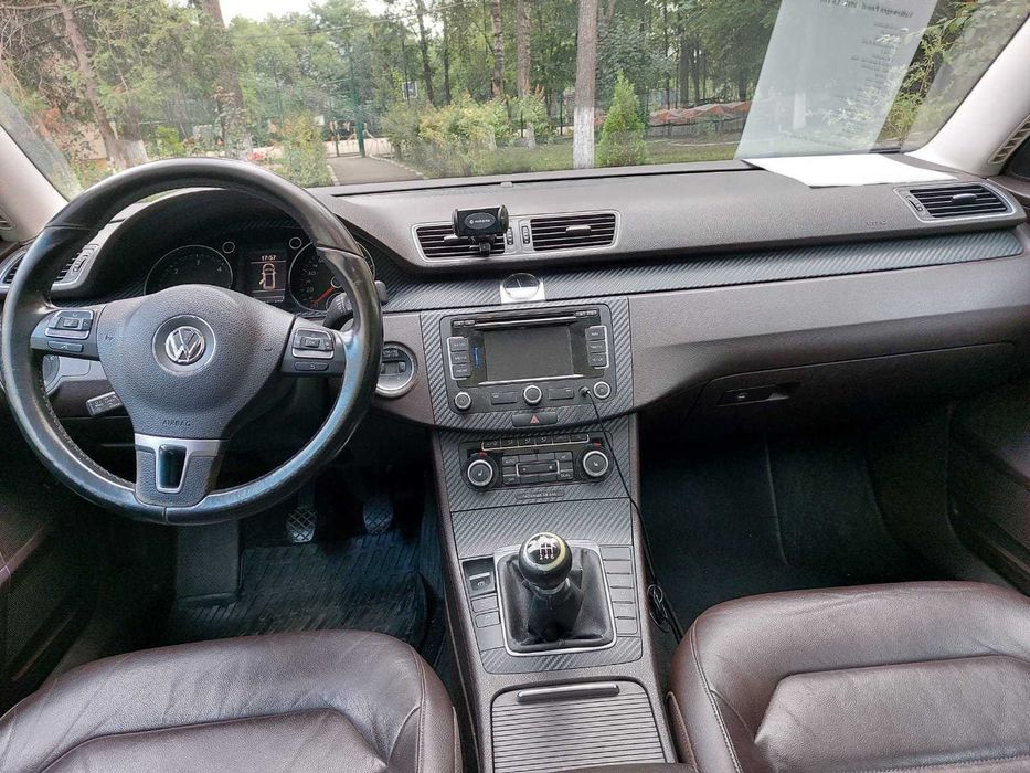 Volkswagen Passat - 2011   1.6 TDI