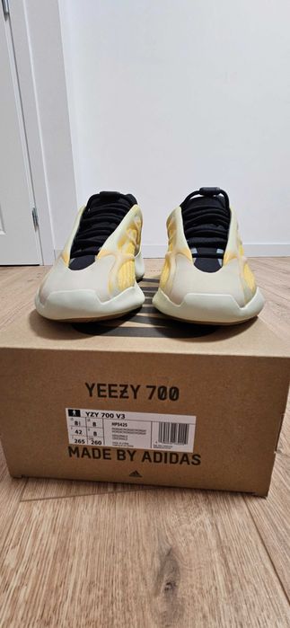 Adidas YEZZY 700 V3 - 42