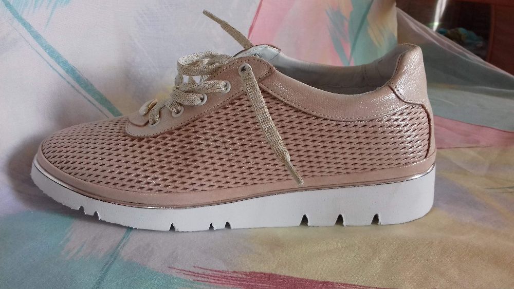 Дамски спортни обувки естествена кожа в златист розов цвят втора употр