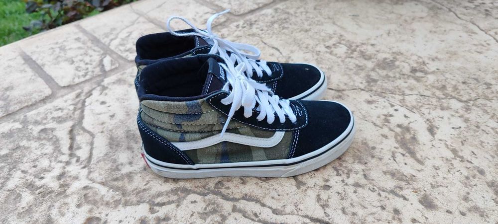Vans m.33 cu personalitate – perfecți pentru un copil activ!