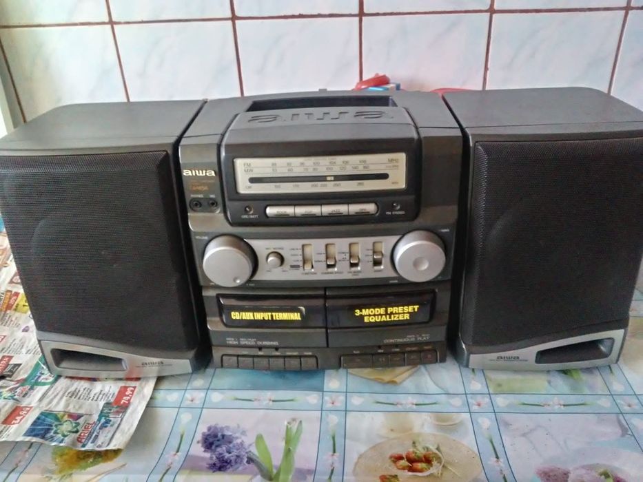 Vand radio dublucasetofon marca AIWA