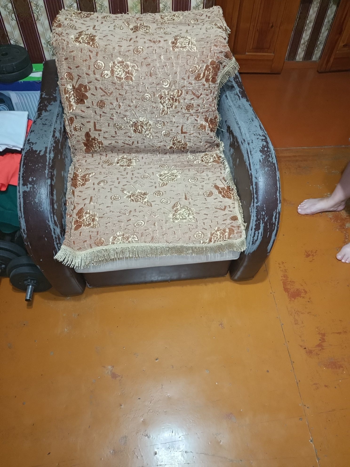 Продам Диван с креслом, кресло кровать, и прихожка