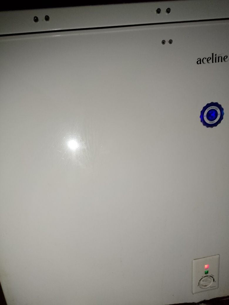 Продаю Морозильную камеру acelineC211AMG белого цвета