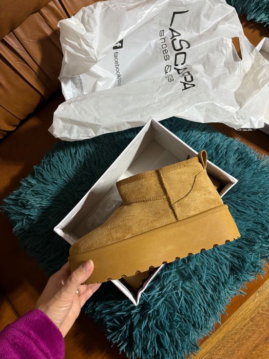 Ugg platform-la scarpa