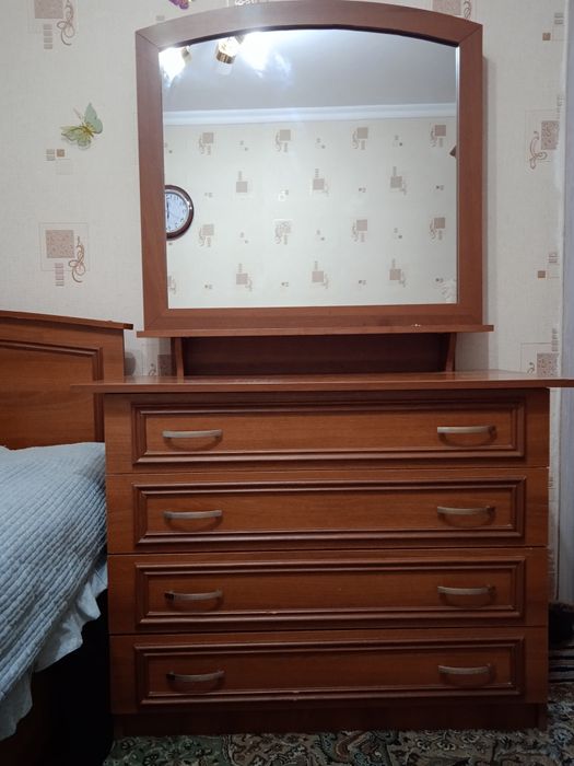 Продам камод с зеркалом. Состояние хорошее