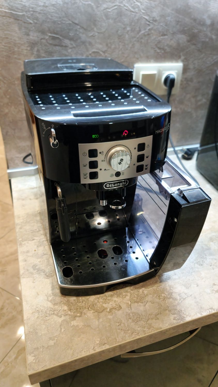 Кафеавтомат Delonghi Magnifica S ECAM 22.122.B 1450W
