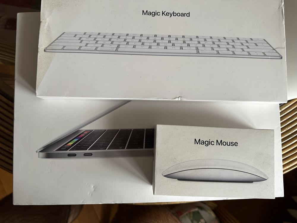 Apple Macbook Pro 13" 2019 Core i7 2.4Ghz + mouse + tastatura
