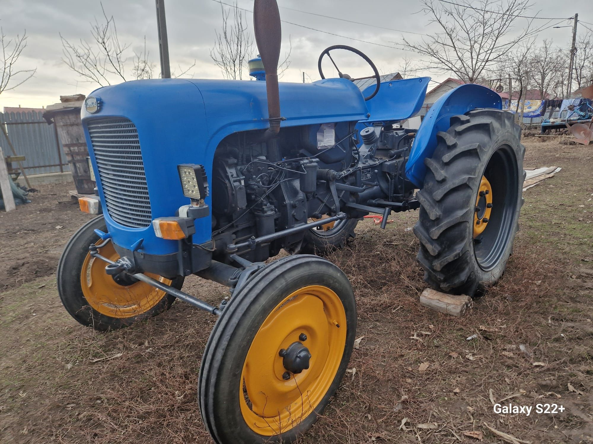 Vând tractor Landini model 3000.