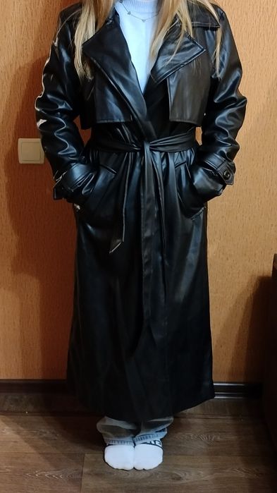 Продам экокожанный тренч женский.