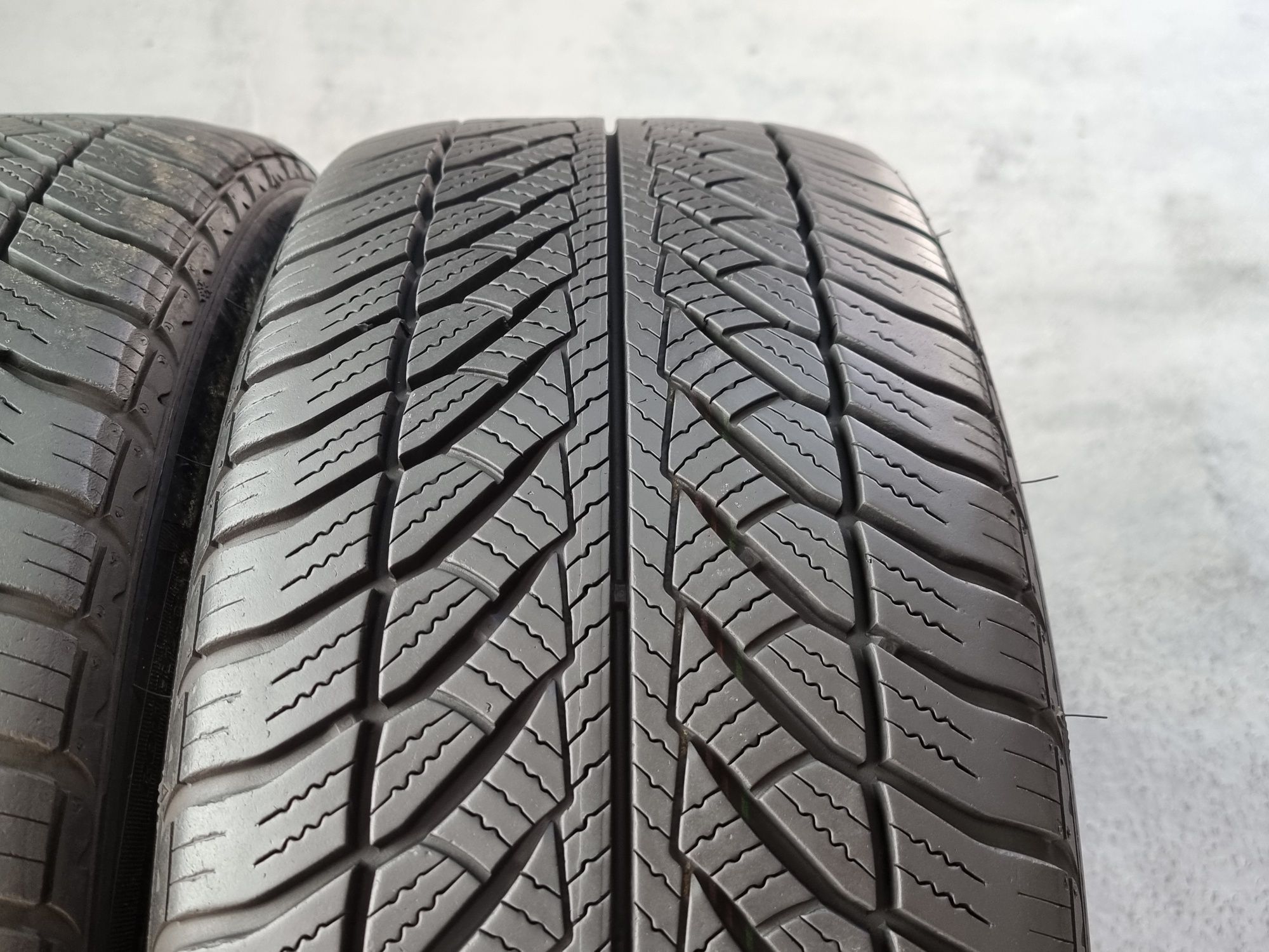 "Dot 21" 245/45/18 Goodyear 4Броя: 440лв 7мм Run On Flat