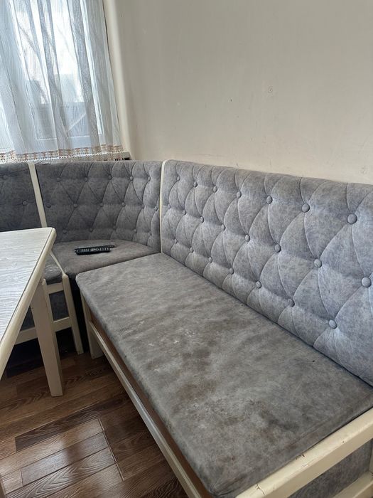 Продается кухонный уголок  и стол. В хорошем состоянии