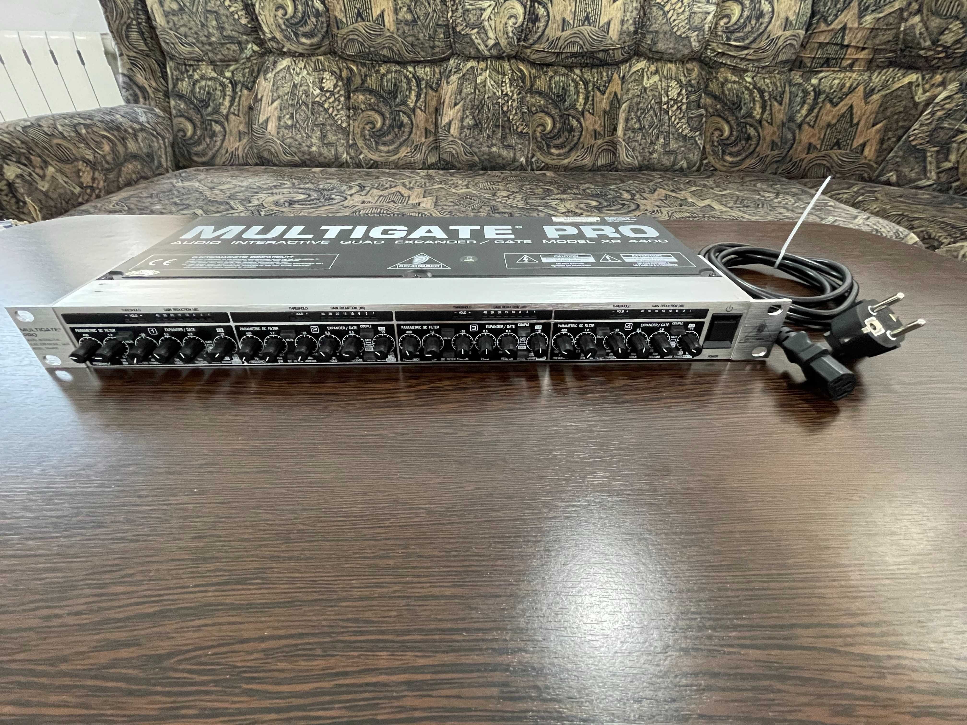 Behringer Multigate PRO XR4400
MULTIGATE
