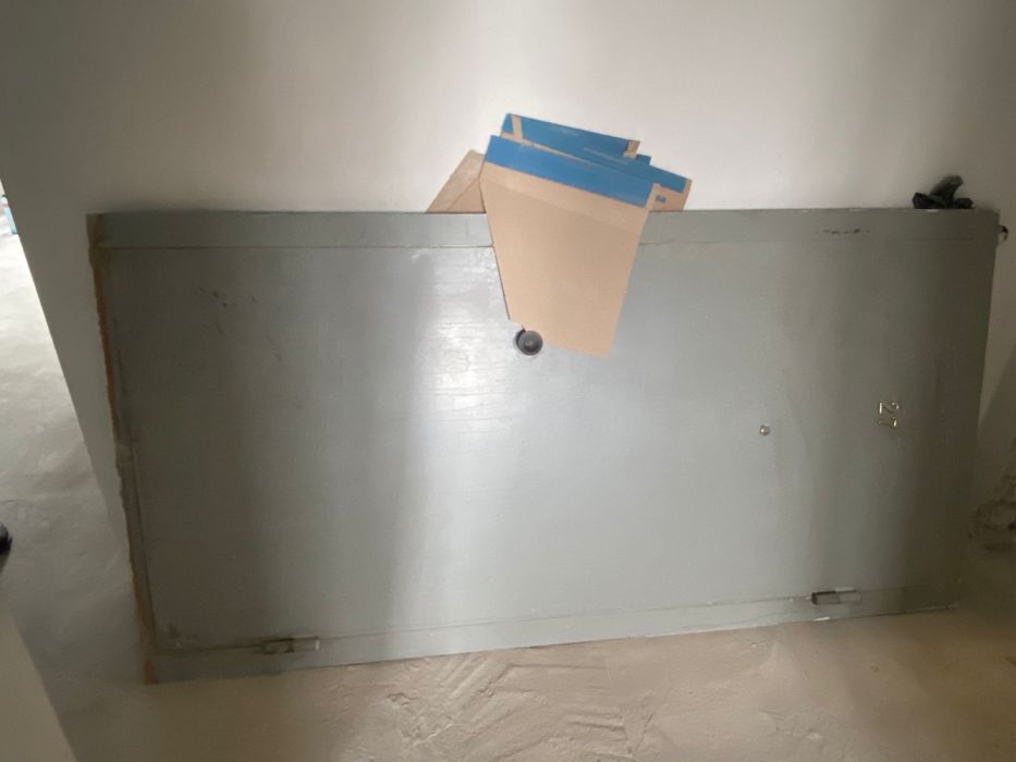 Продам входную железную дверь