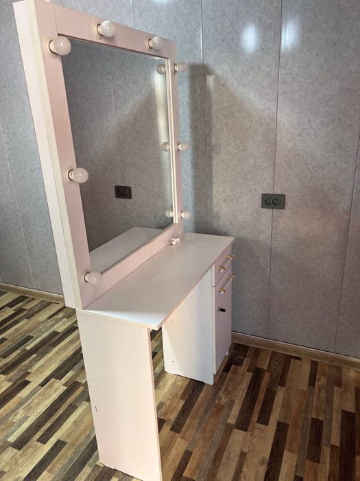 Srochna salon oynasi sotiladi yangi Termiz