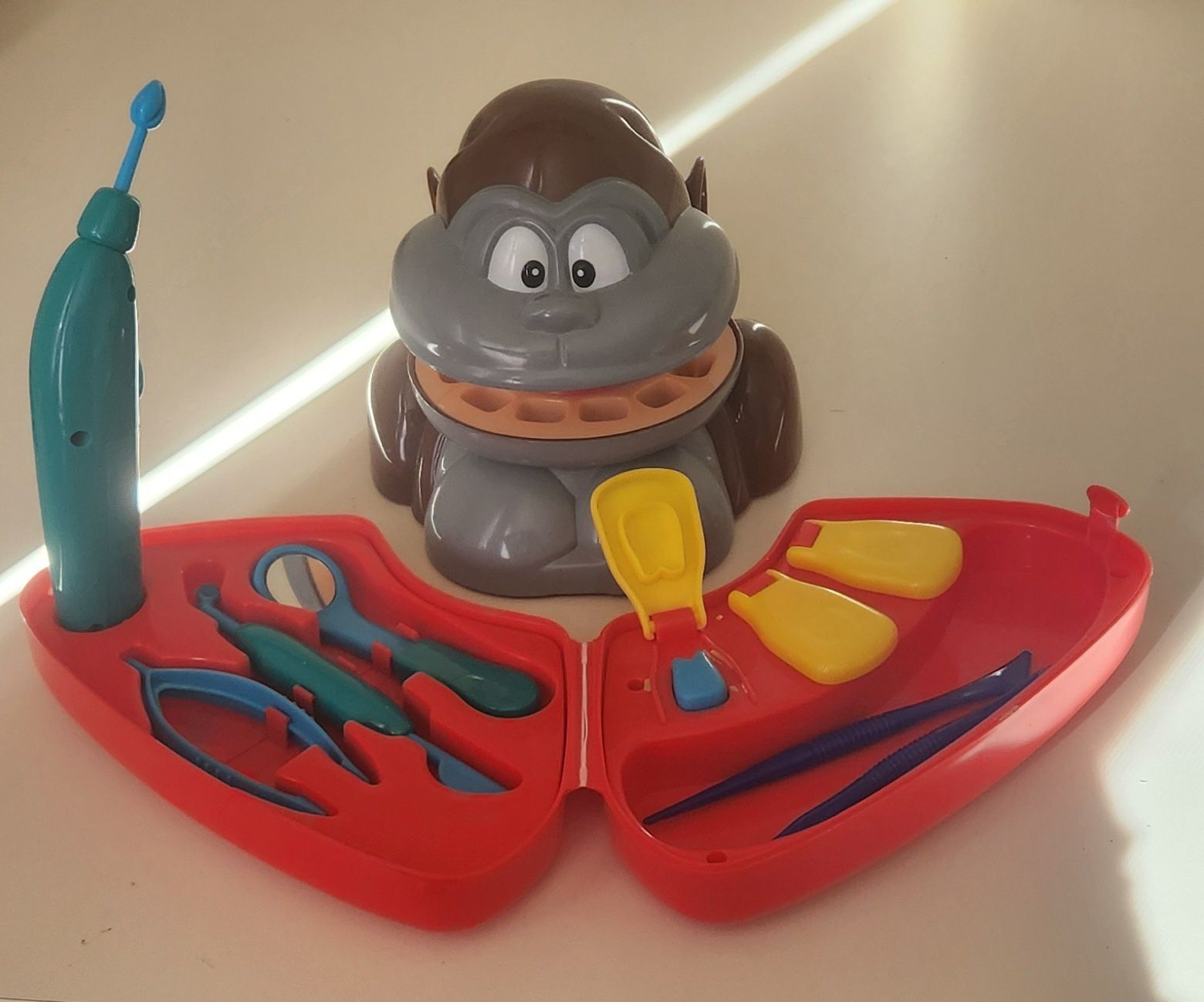 Joc Maimutica la Dentist, Play-Doh