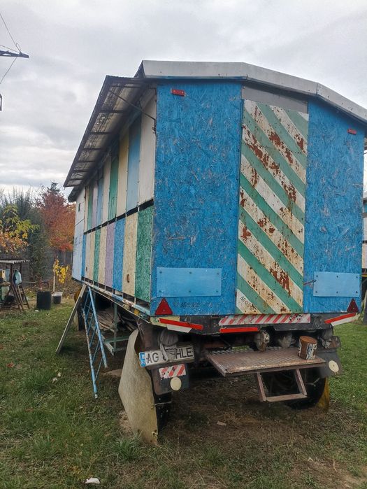 Vând remorcă pentru stupi apicolă