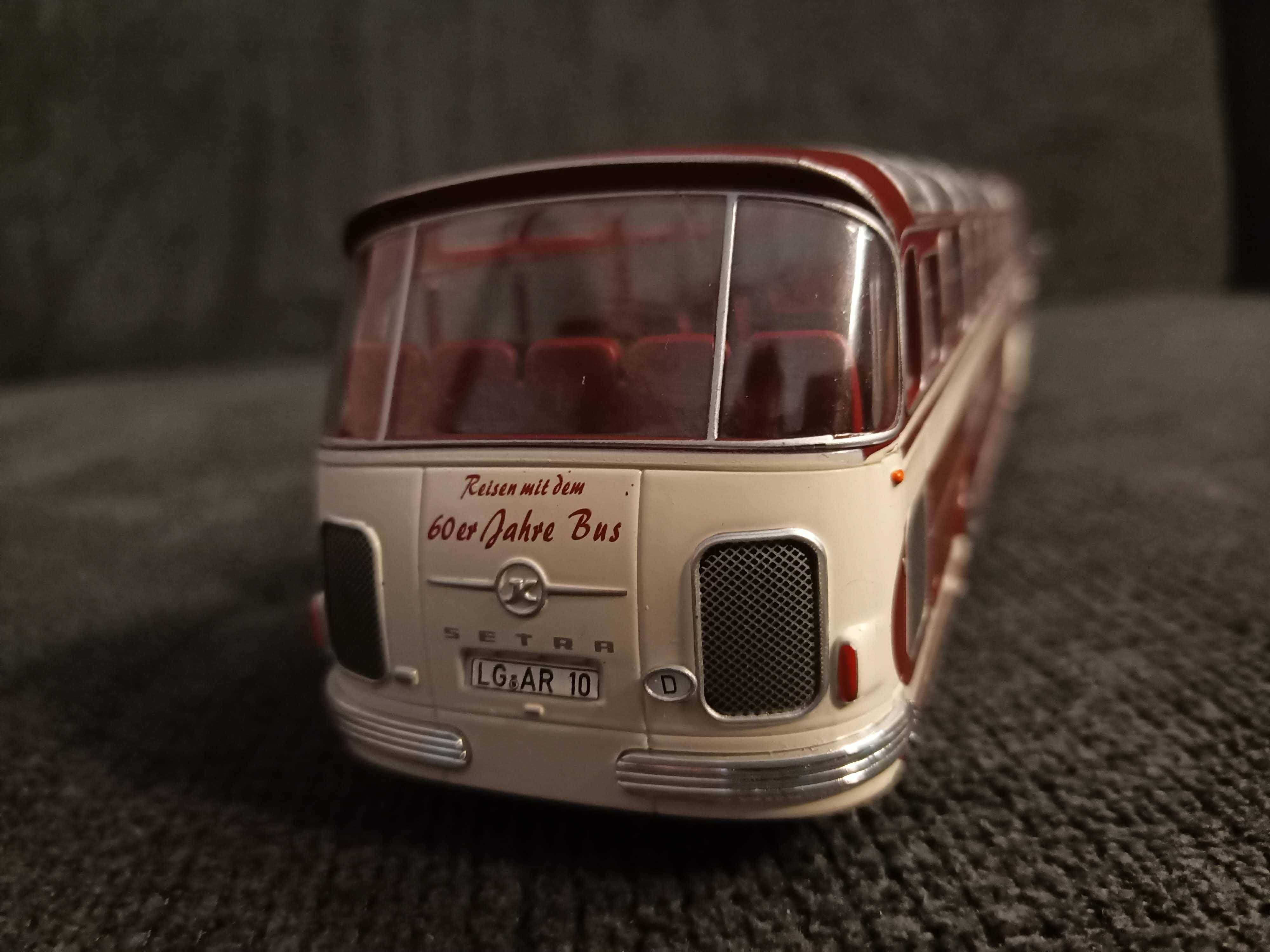 Автобус Сетра S 14 , на Hachette , мащаб 1:43 , нов в блистер