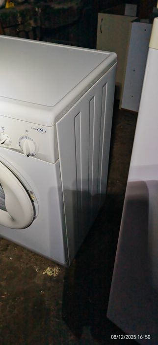 Vând mașină de spălat rufe Whirlpool