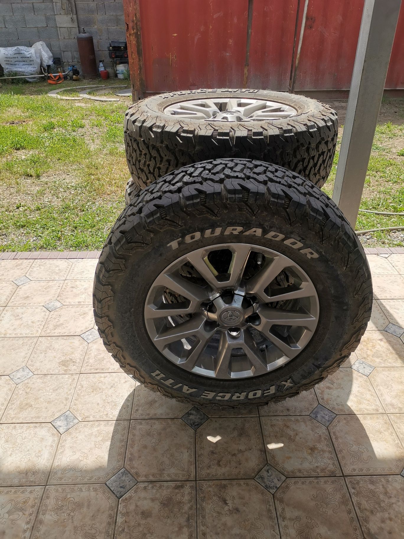 265/65 R17 112T почти новые