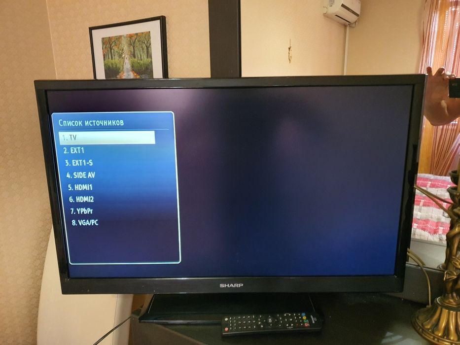 Телевизор Sharp 32". Исползван 1 сезон. Отлично състояние.