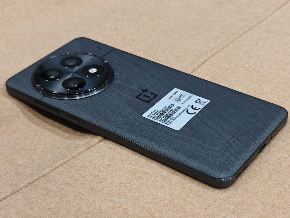 Нов OnePlus 13 12/256 черен; Глобална версия; SD8 Elite; Hasselblad