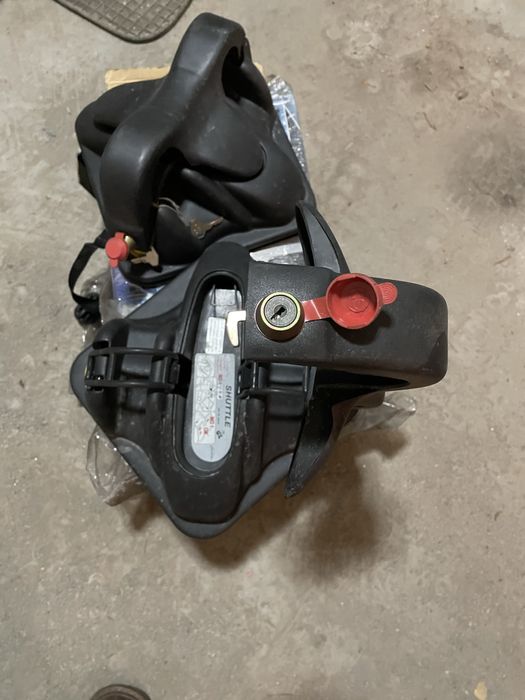 Магнитен багажник за    два     чифта  ски! И още един но без ключалки