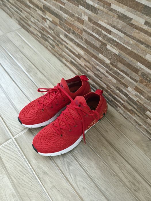 Under Armour HOVR Phantom 2 спортни обувки червени като нови, номер 43