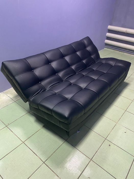 Диван из кожзама , новый