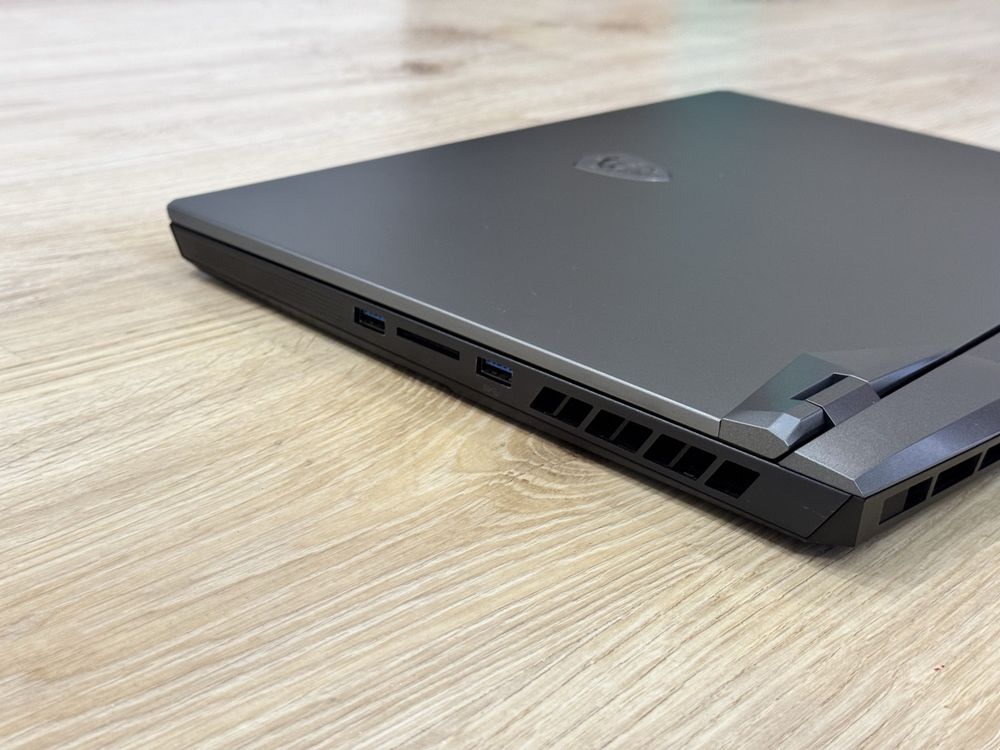 15.6’FHD IPS 240Hz/RTX 3070 8GB/i7-11800H/Msi Raider/16GB DDR4/512GB