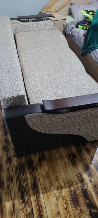 Vând canapea extensibila ca și noua a fost ținută pe post de decor