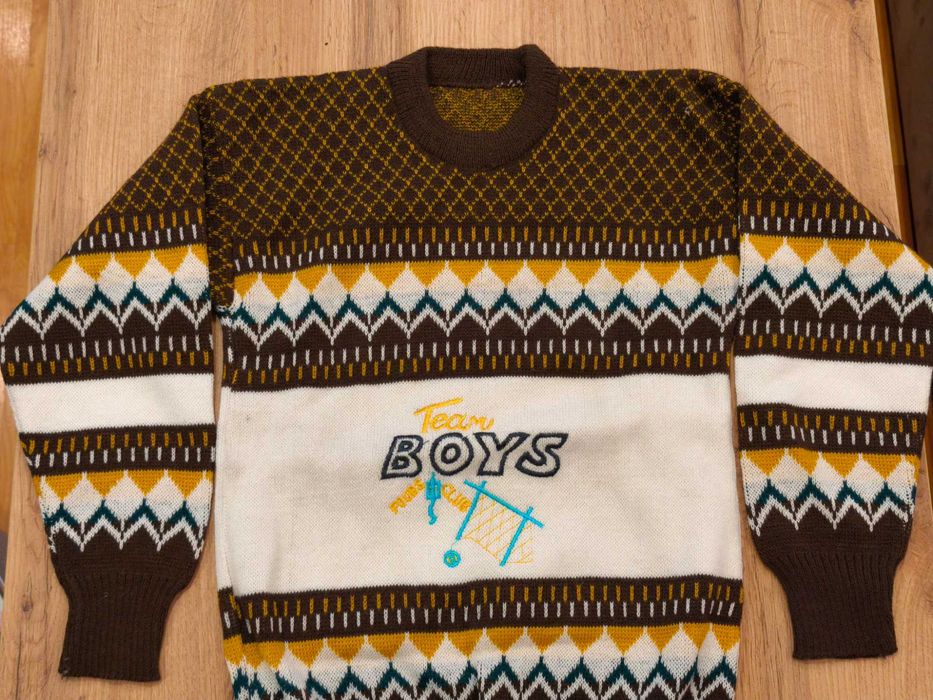 Pulover „Boys” – nou, popular în anii ’90
