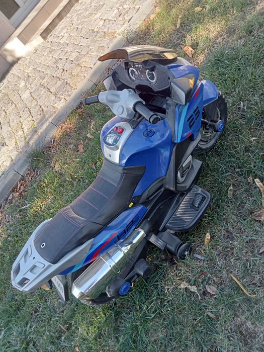 Vând motocicleta electrica copii