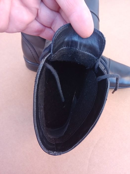 Ghete piele nr.39,interior 27/25 cm,impecabile,elegante.