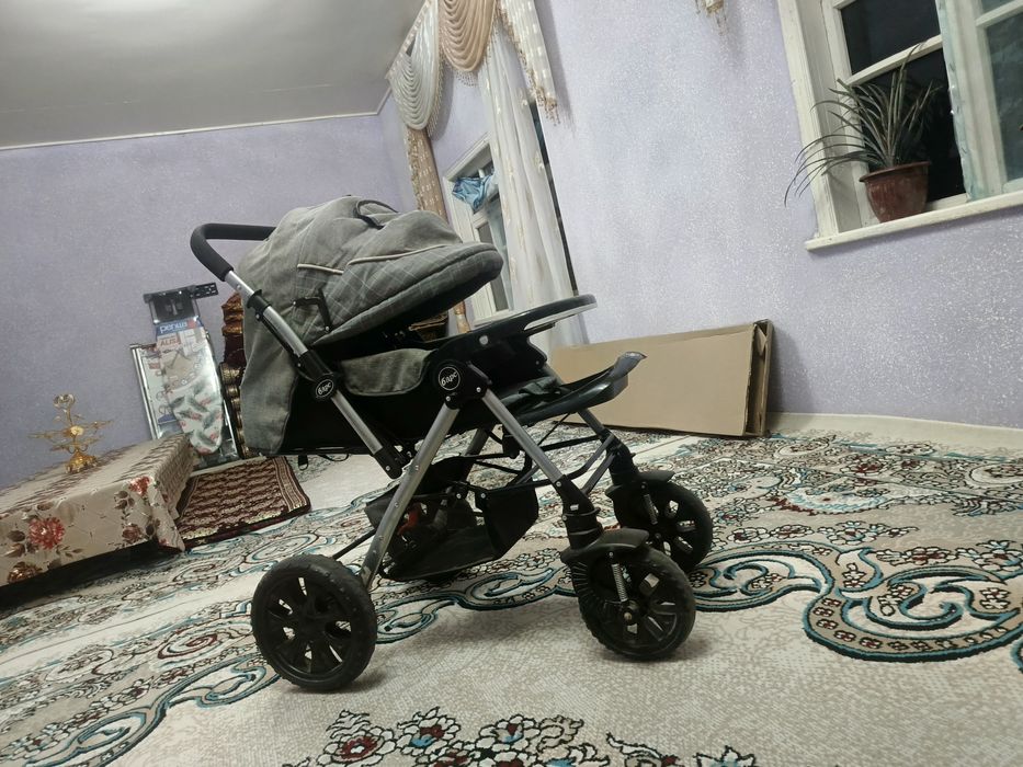 Коляска сотилади