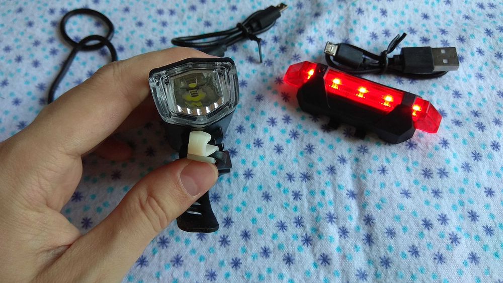 Велофонарь передний и задний на аккумуляторах с креплением велофара