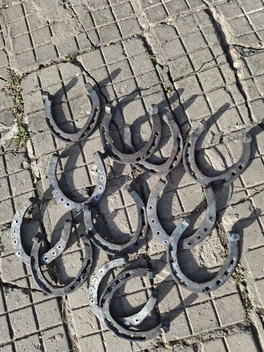 Полкови за коне изработени ръчно