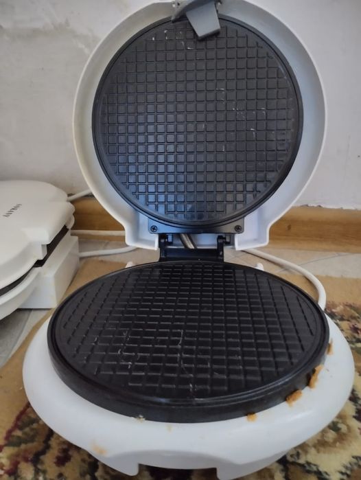 Продам вафельницу в хорошем состоянии