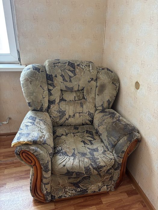 Продам б/у угловой диван и кресло